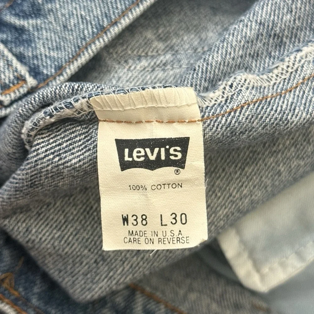 Vintage 90s Levis 550 Relaxed Fit Jeans Mens 38x30 Light Wash Blue Denim Tapered